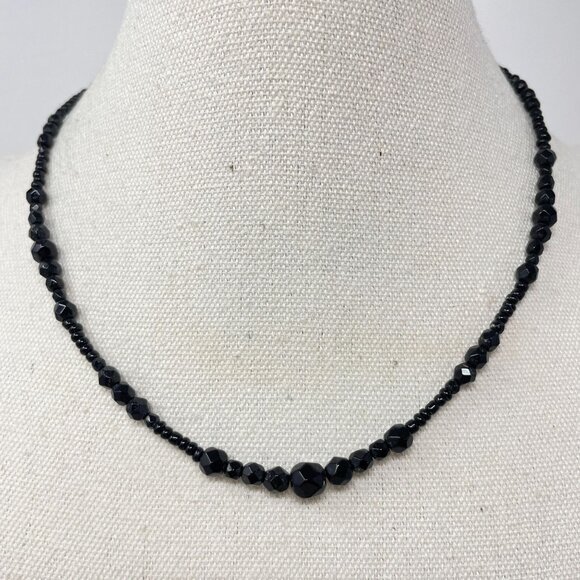 Liz‎ & Co Faceted Black Glass Necklace Goth Whimsigoth Dark Romance - Picture 3 of 10